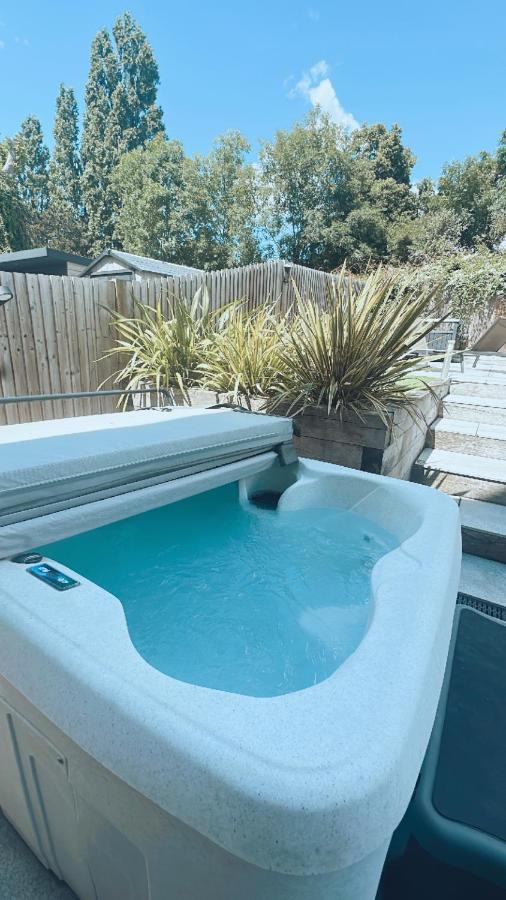 Solent Heights•Sea View•Hot Tub Villa Portsmouth Bagian luar foto